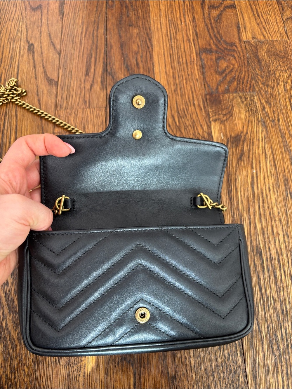 Gucci Black Quilted Matelassé Crossbody with Gold Chain - Picture 3 of 5